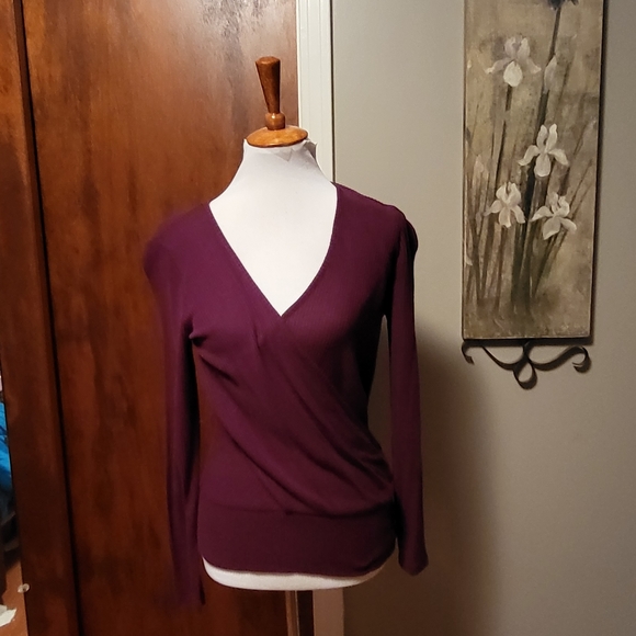 White House Black Market WHBM Top Burgundy Crossover Small NWT
